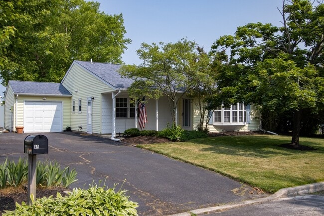 Building Photo - 49 Williamsburg Dr