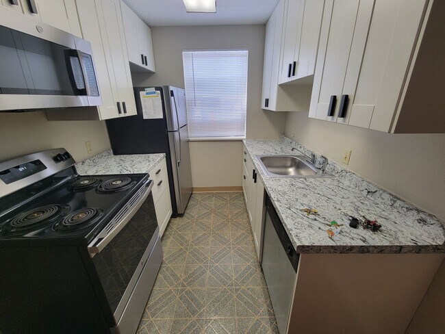 Foto del edificio - 2 Bedroom, 1 Bathroom Condo located in Max...