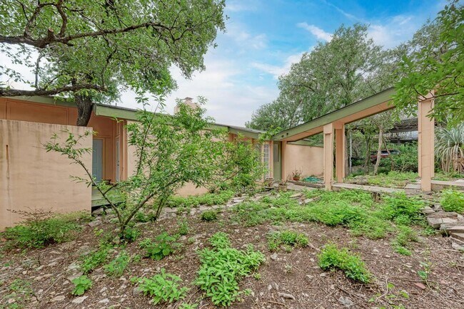 Building Photo - 1811 Brookhaven Dr