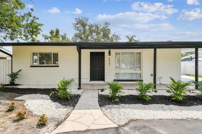 Foto del edificio - 4461 Shore Acres Blvd NE