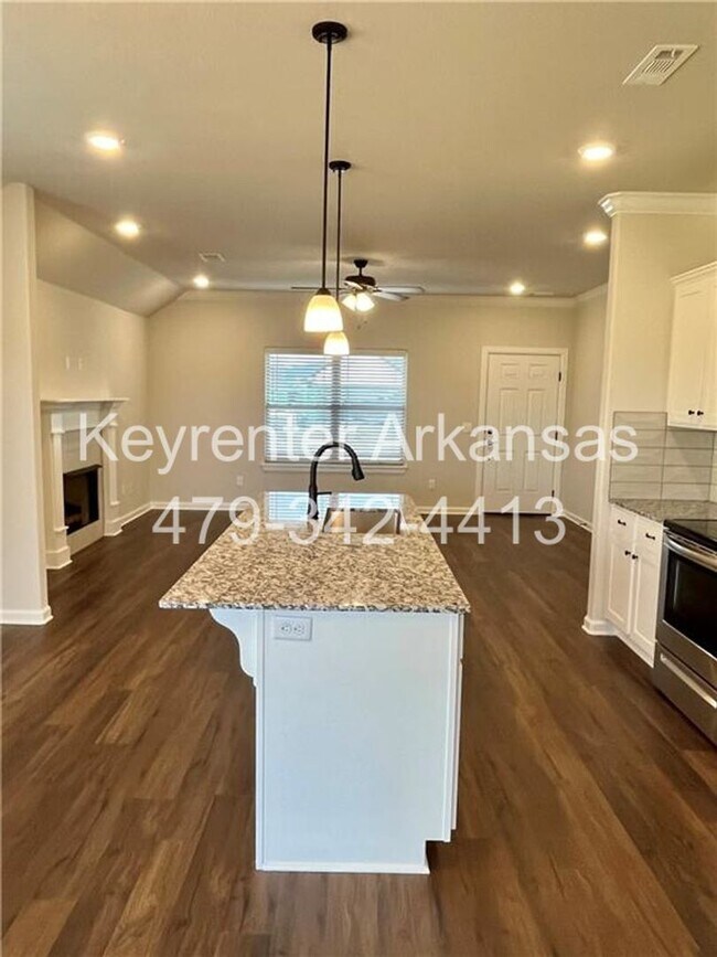 Foto del edificio - Modern 3-Bed, 2-Bath Home with Fenced Yard