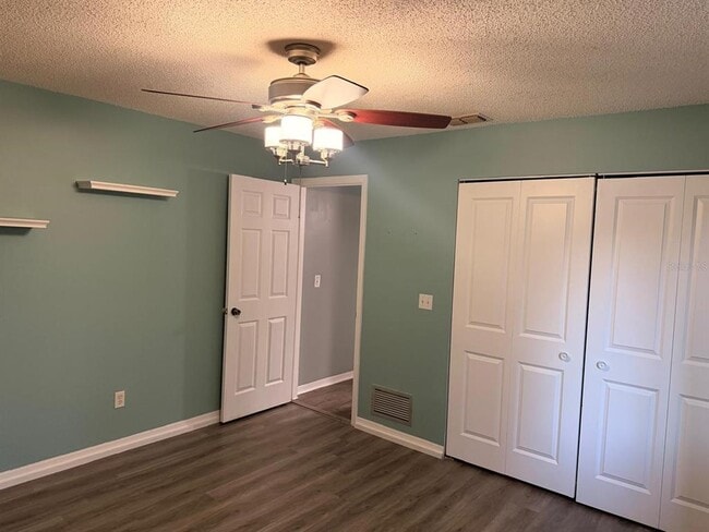 Foto del edificio - 104 Brewster Ln