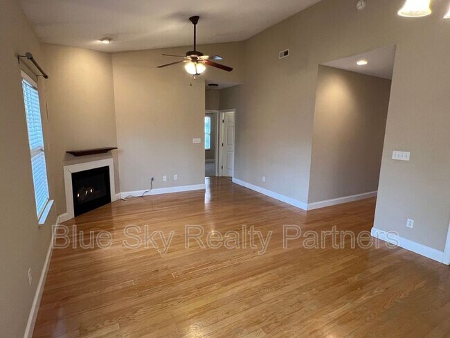 Foto del edificio - 2432 Pine Marten Way NW