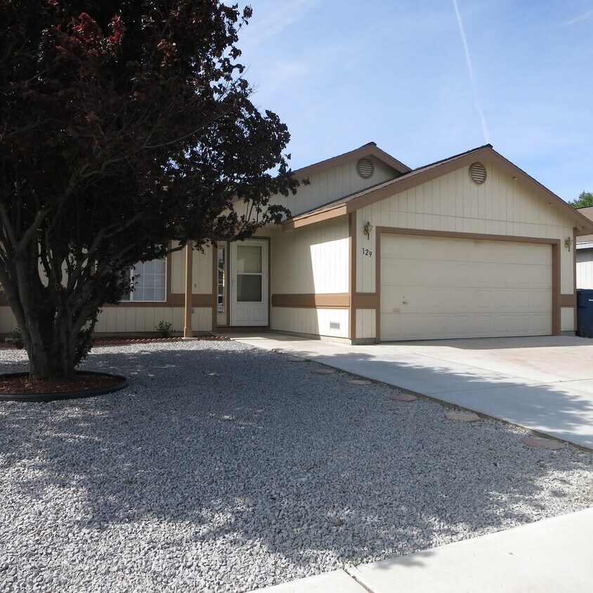 Foto principal - 3 Bedroom 2 Bath