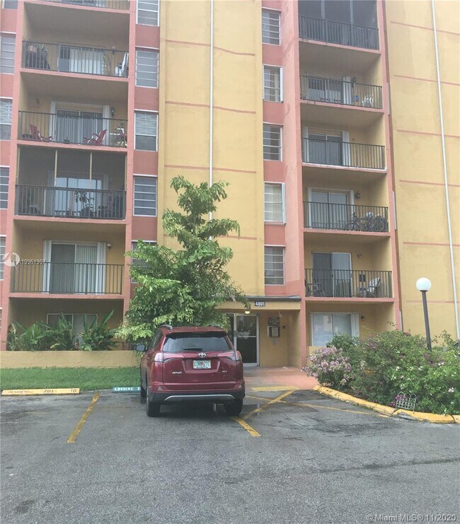 Foto del edificio - 4801 NW 7th St