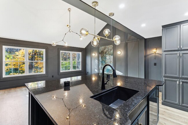 Foto del edificio - 10555 Montgomery Rd