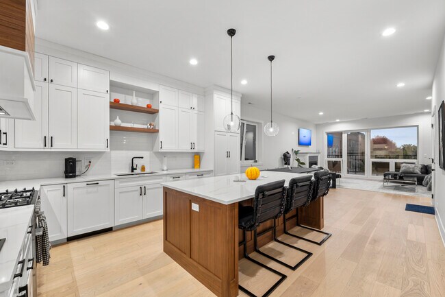 Foto del edificio - 1511 W Irving Park Rd