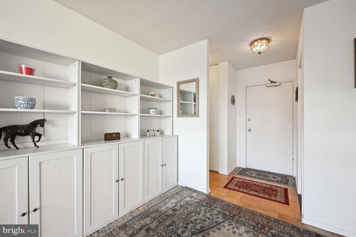 4515 Willard Ave Unit 2319S, Chevy Chase, MD 20815 Room for Rent in