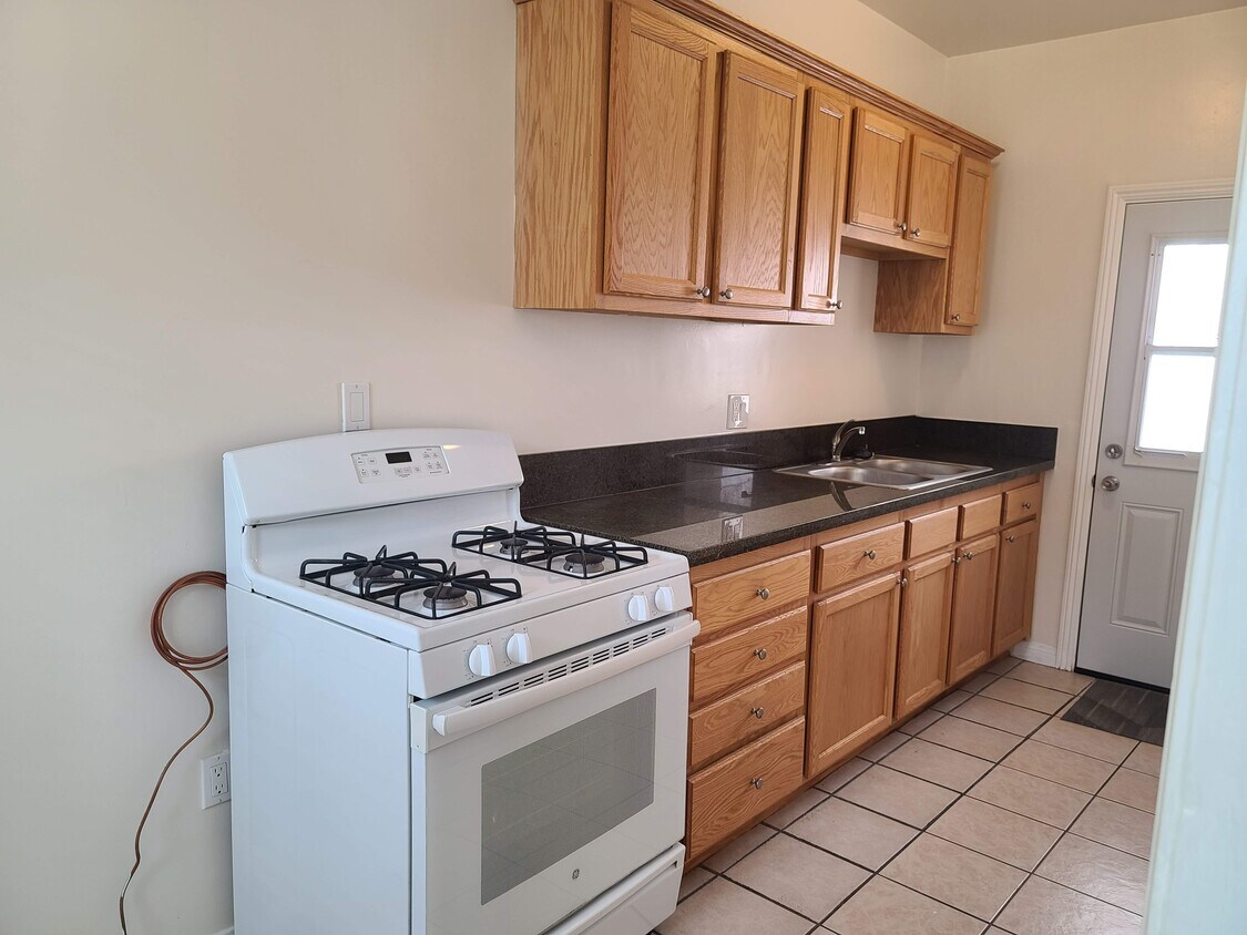 525 W Stocker St Unit A, Glendale, CA 91202 Apartments at 525 W