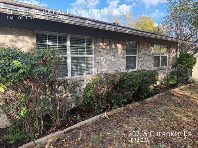 Building Photo - 207 W Cherokee Dr