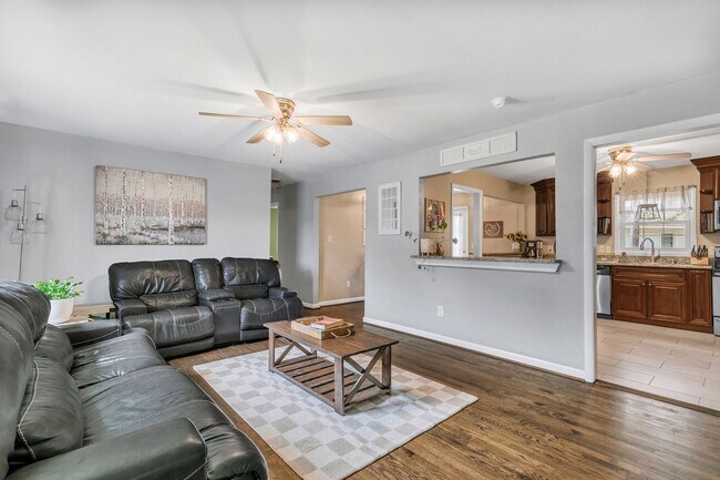 Foto del edificio - Call Sabrina Thomas Office at 757-767-0767 for more information