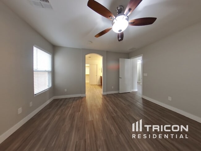 Building Photo - 41256 W Cahill Dr
