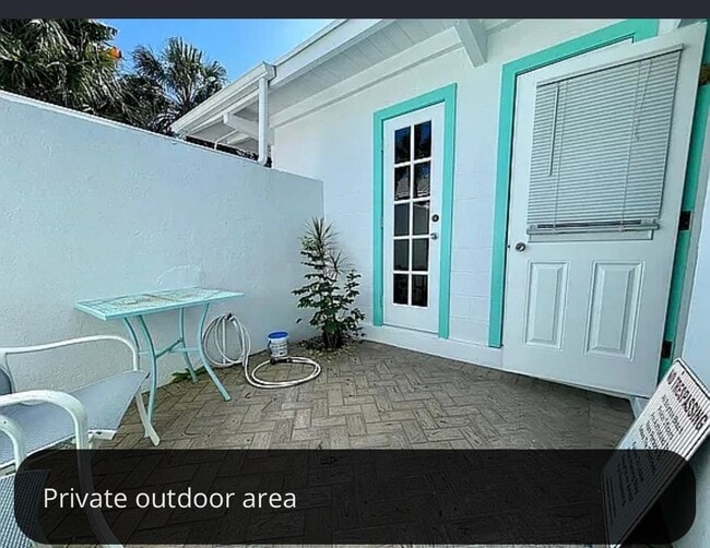 Building Photo - 656 Manor Dr