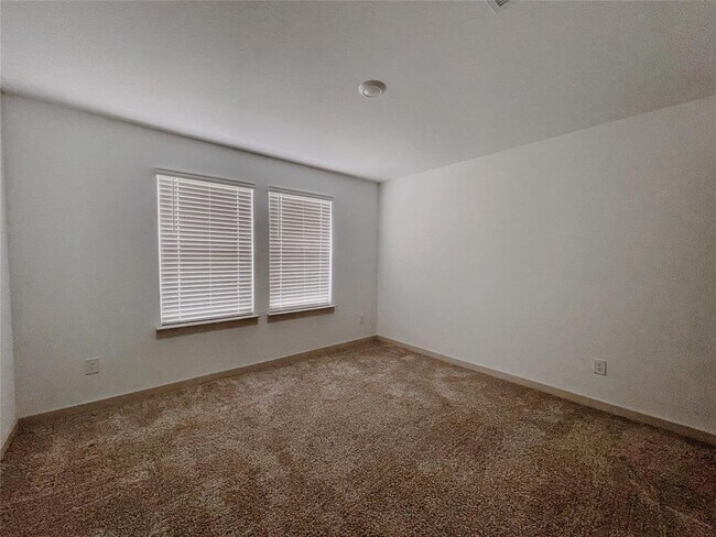 Foto del edificio - 8015 Black Forest Ln