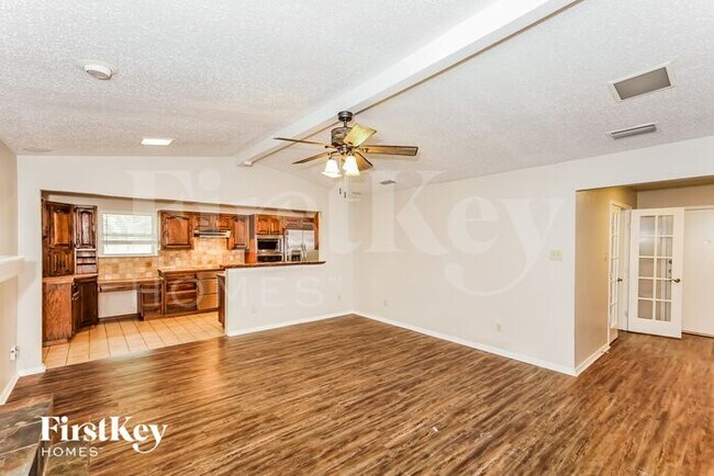 Building Photo - 2012 Garden Oaks Dr