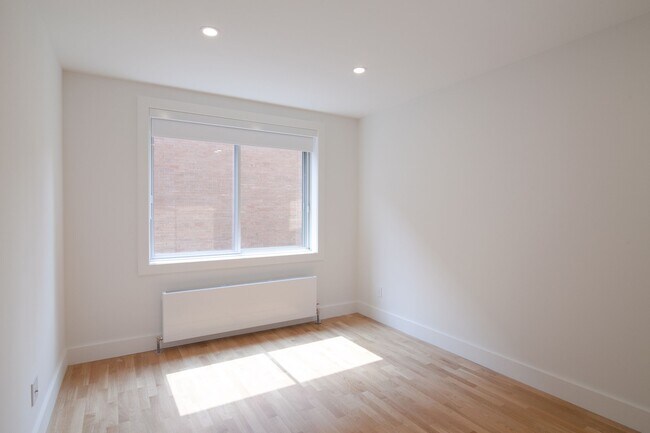 Building Photo - 4390 Blvd Grand