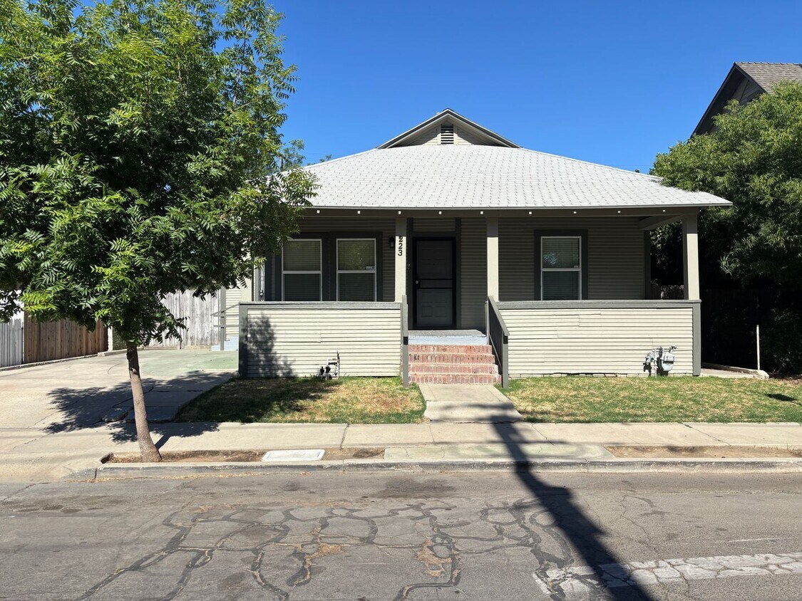 Primary Photo - 223 N Park Ave