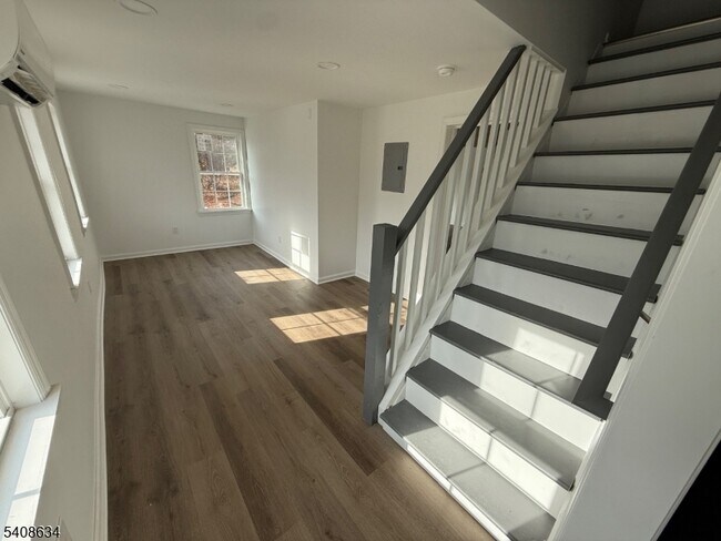 Foto del edificio - 173 US-46