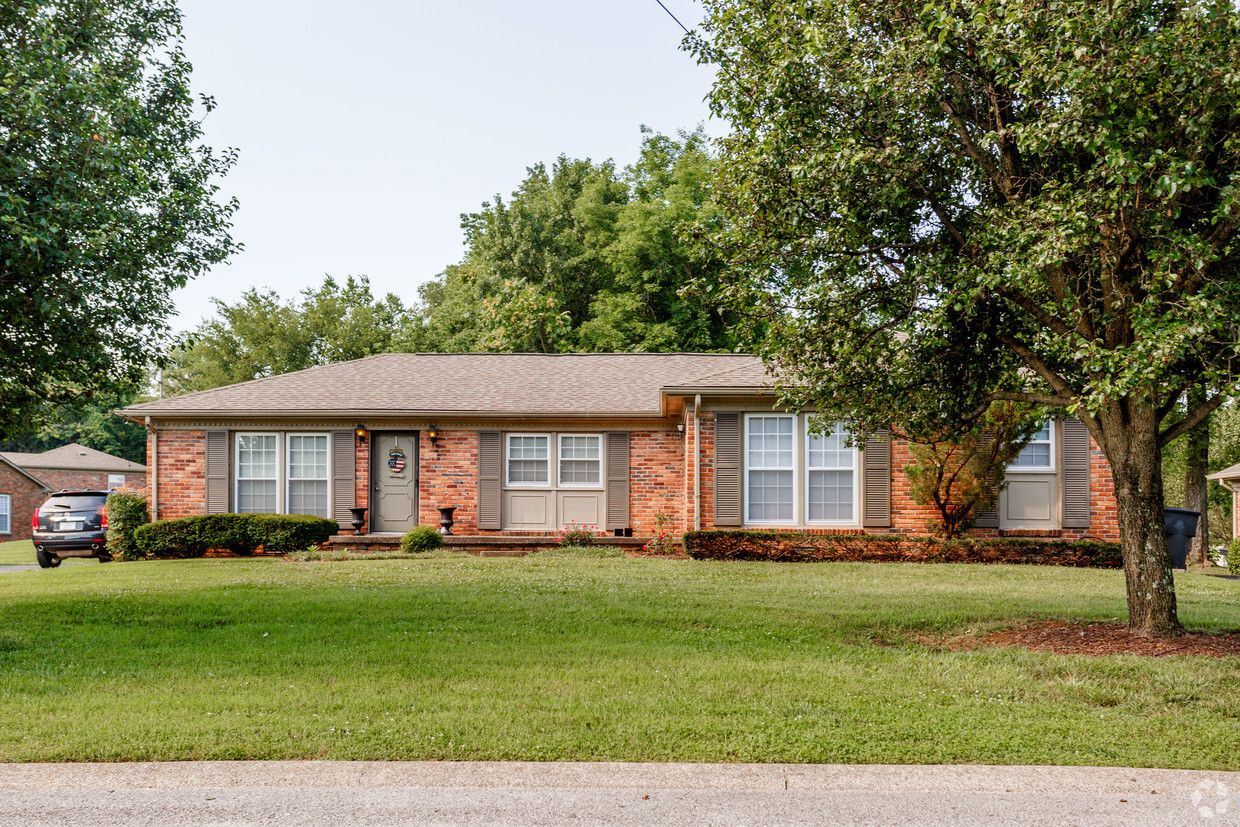 Primary Photo - Jamestown Apartments