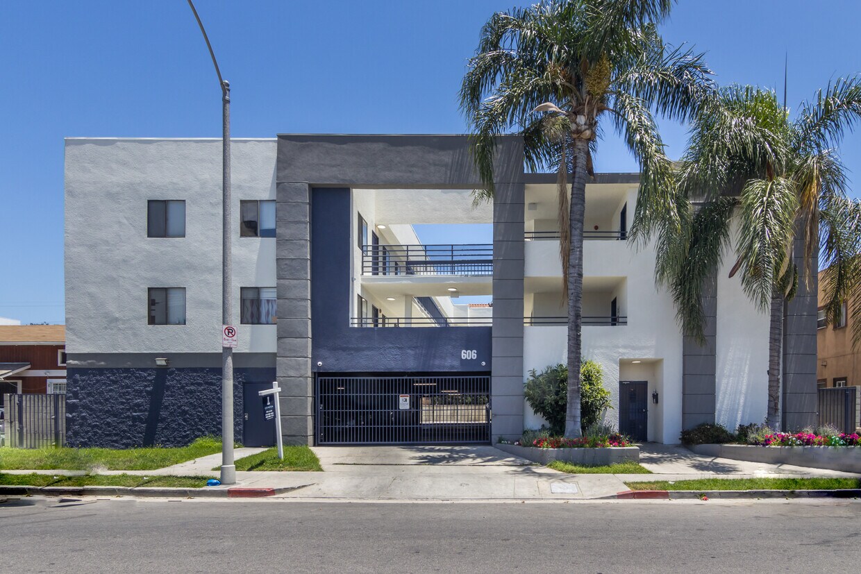 Primary Photo - 606 N Oxford Ave