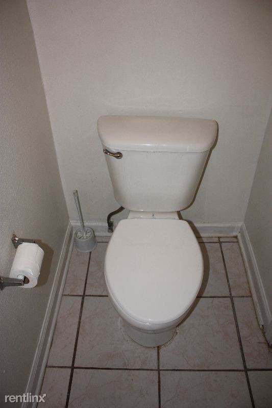 Building Photo - 3 br, 1.5 bath Townhome - 548 Holmes Blvd,