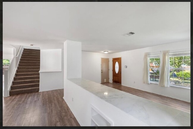 Building Photo - 1605 Balsam Way