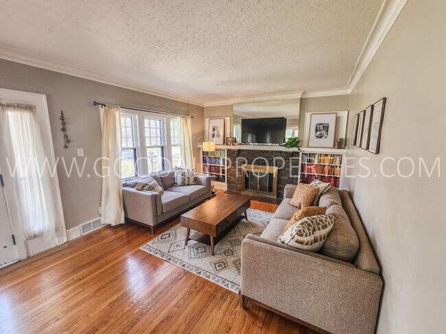 Building Photo - Iconic 3 Bedroom 1.5 Bath home in Beaverda...