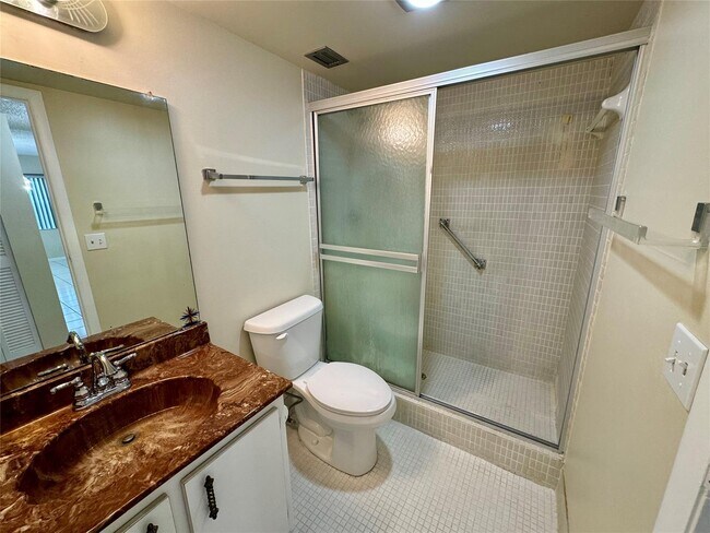 Foto del edificio - 6061 N Falls Circle Dr