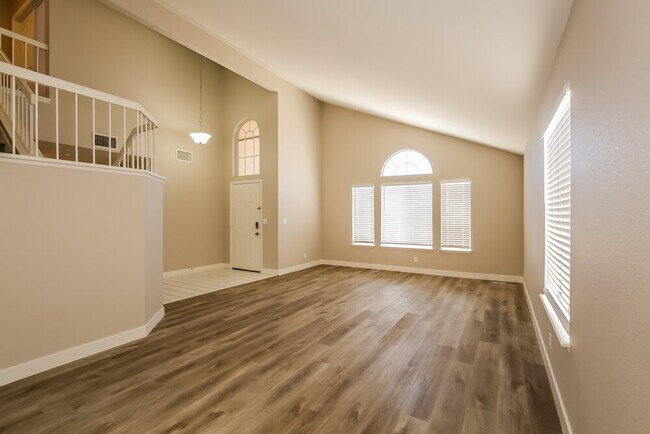 Building Photo - 5616 Red Bluff Dr