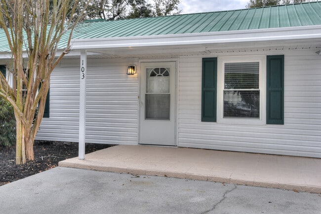 Building Photo - 103 Smallridge St