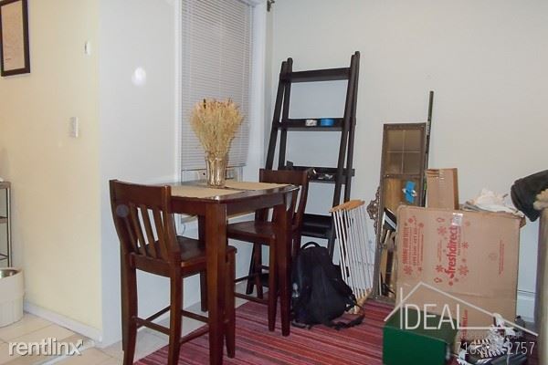 Building Photo - 515 8th St
