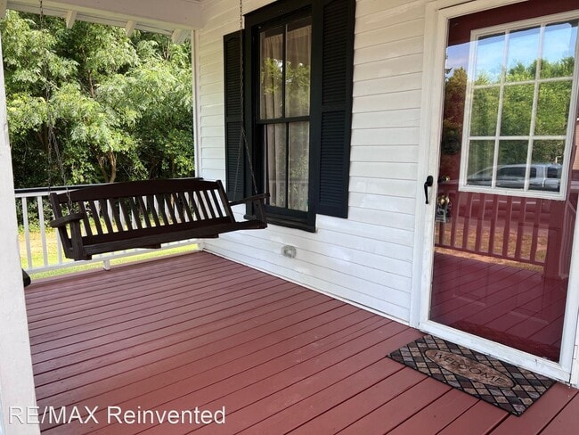 Building Photo - 2 br, 1 bath House - W Forest Ave 411