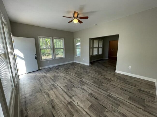 Building Photo - Duplex  835 S