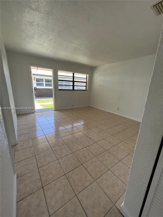 Foto del edificio - 300 NW 5th Terrace