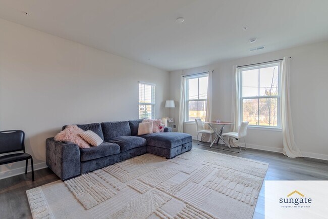 Foto del edificio - 100 Matisse Pl