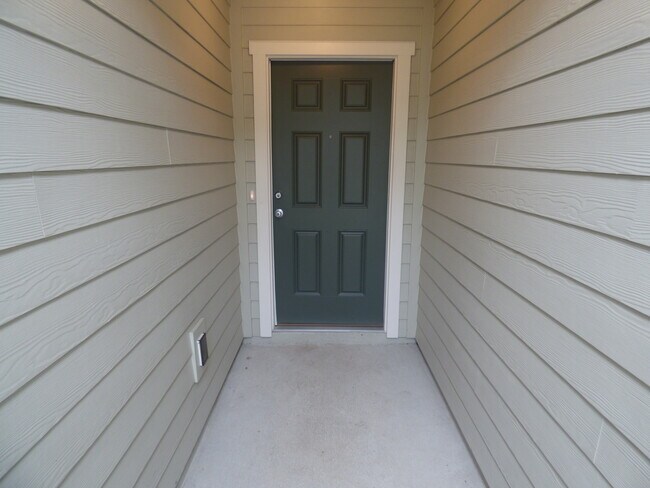 Building Photo - 699 Flach Dr