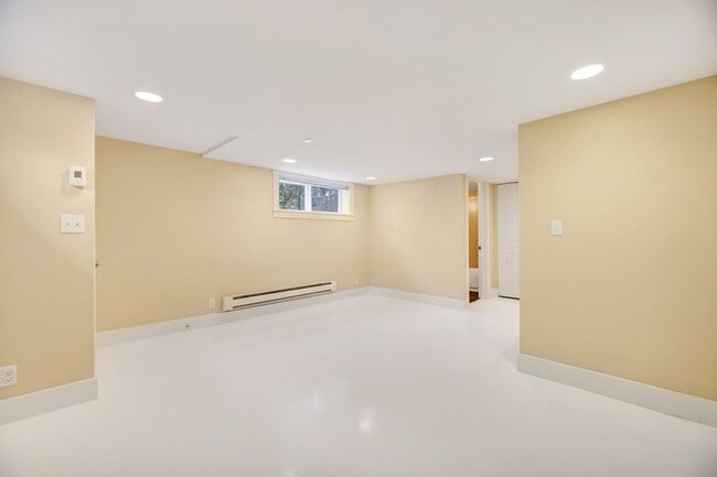 Building Photo - 4709 Stone Way N