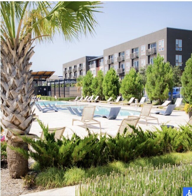 Foto del edificio - 7149 Van Tuyl Pkwy