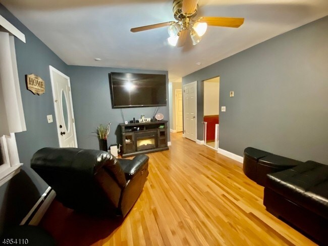 Foto del edificio - 5509 Berkshire Valley Rd