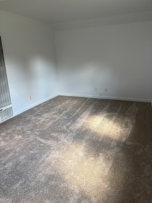 Building Photo - 3705 Burchfield Dr