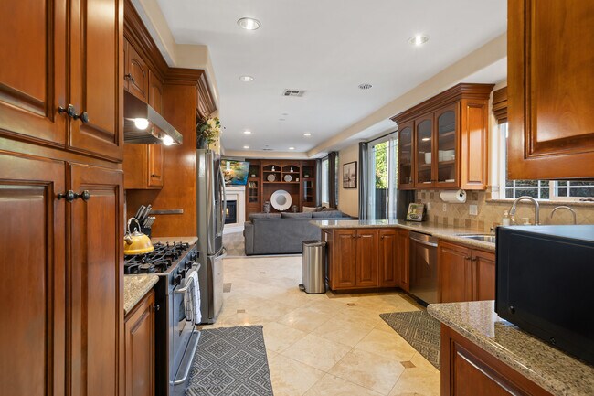 Building Photo - 15935 Archwood Ln