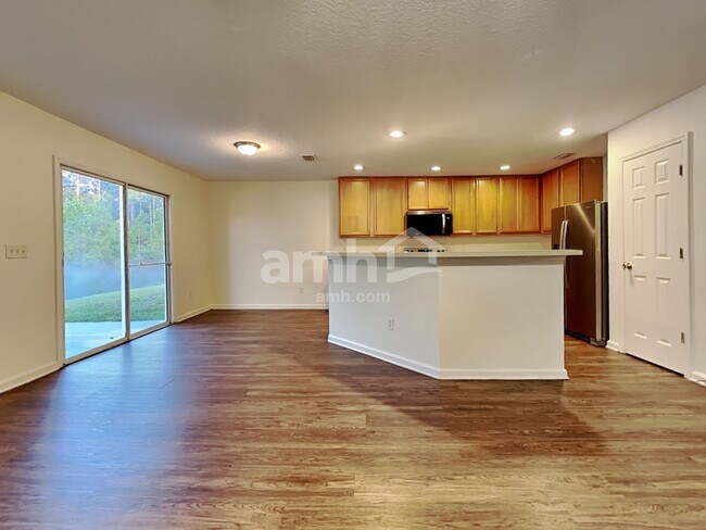 Building Photo - 2260 Brian Lakes Dr E