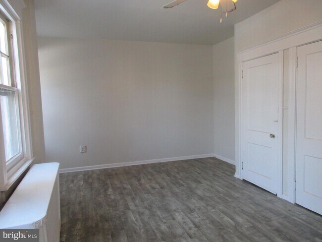 Foto del edificio - 4123-4100 Tyson Ave