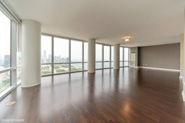 Building Photo - 1211 S Prairie Ave