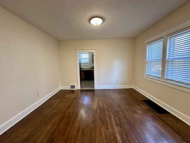 Building Photo - 317 N Bradford St