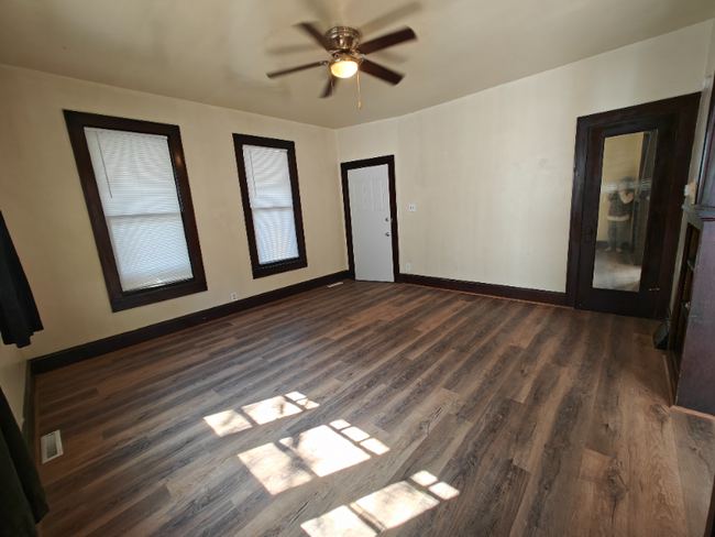 Foto del edificio - 422 N Maple Ave