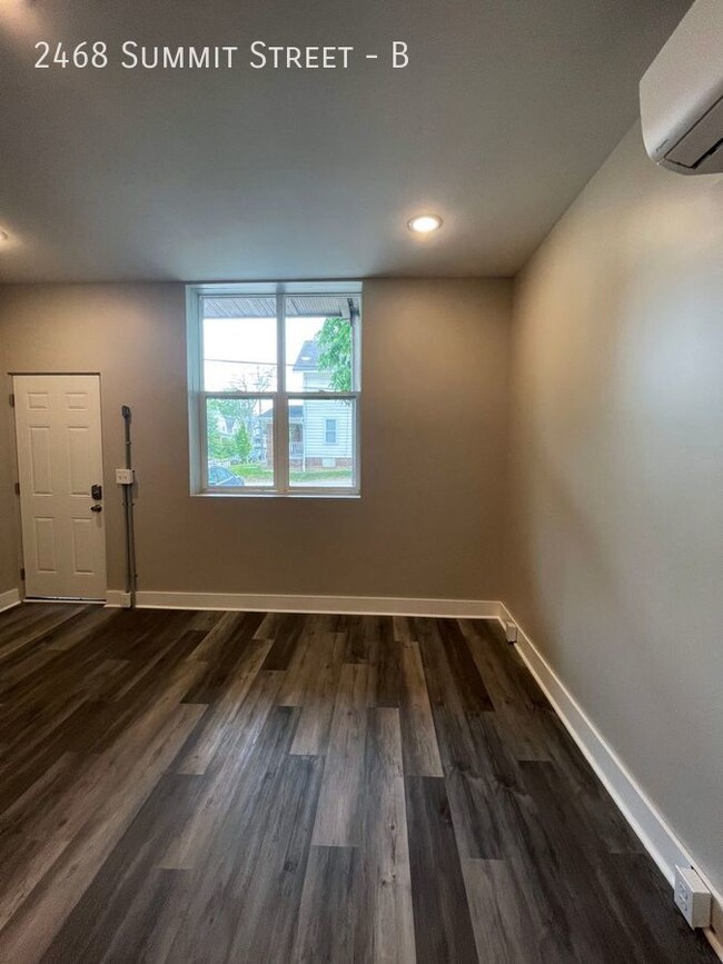 Building Photo - Studio Apartment Near Campus/Short North a...