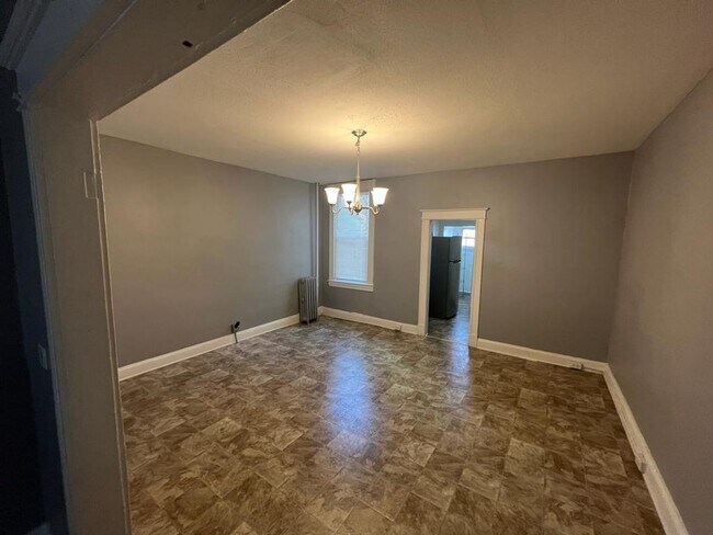 Foto del edificio - Big 2 bedroom home, fully rehabbed with laundry in home