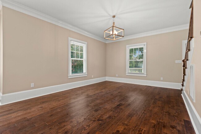 Foto del edificio - 3 Bedroom Luxury Duplex in Old North Durham