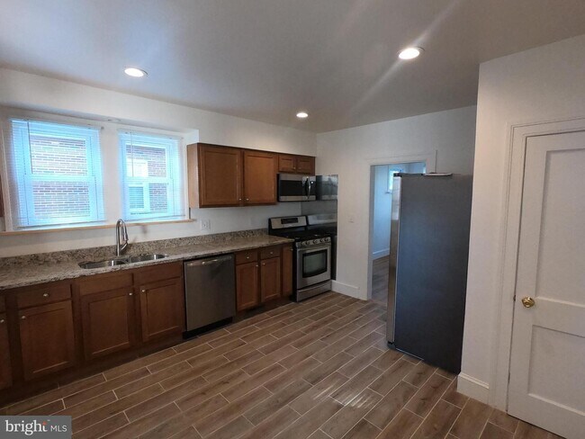 Foto del edificio - 408 E Main St